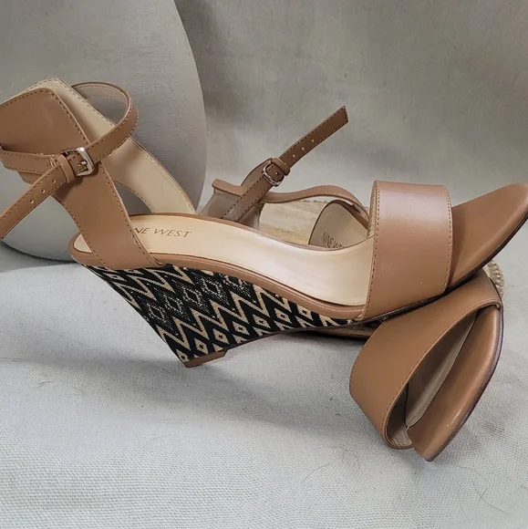 Nine West Tan Wedge Heels with Tribal Print Pattern Size 9 - Picture 10 of 12
